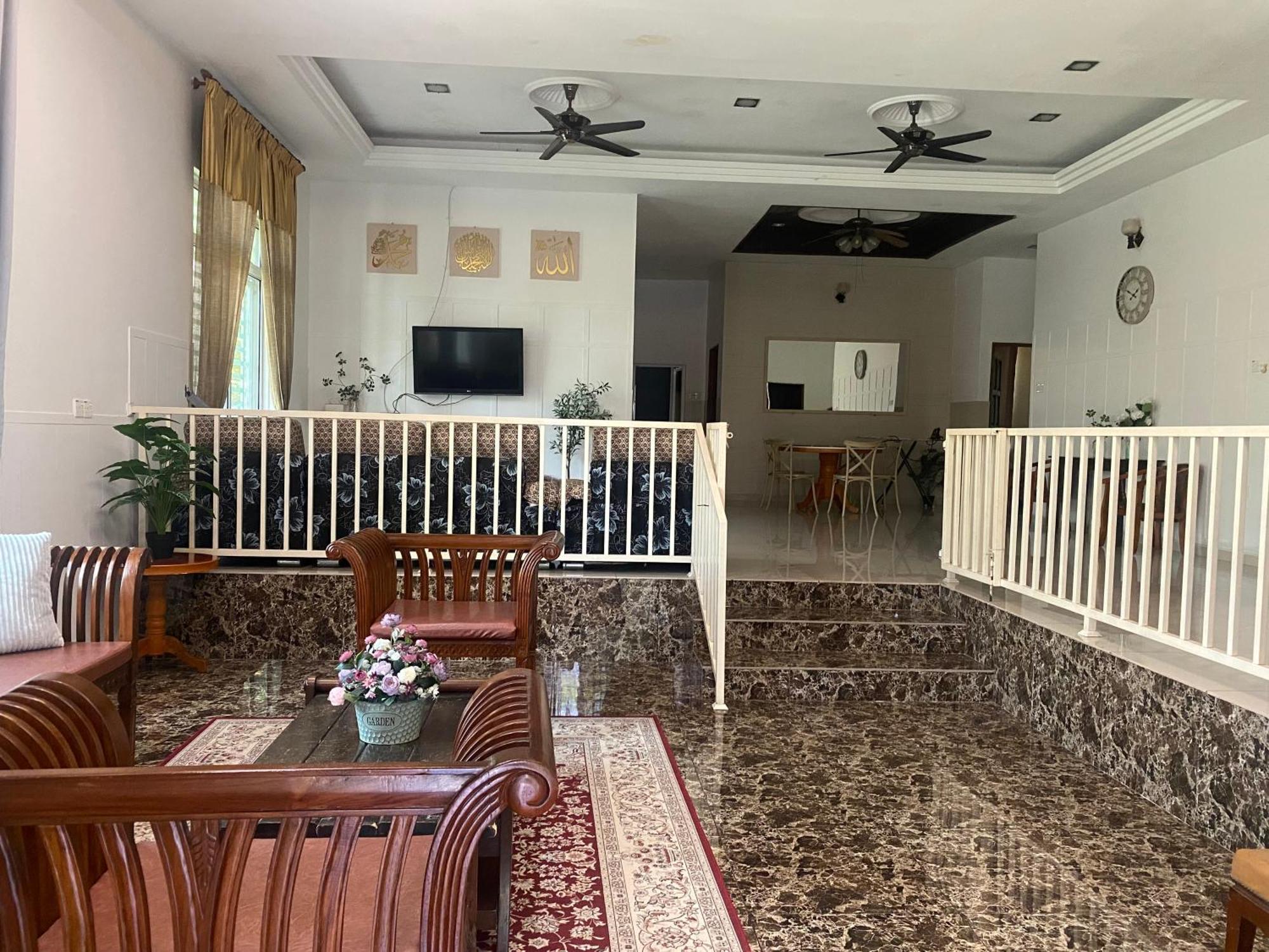 Leissa Homestay Ayer Hitam エクステリア 写真